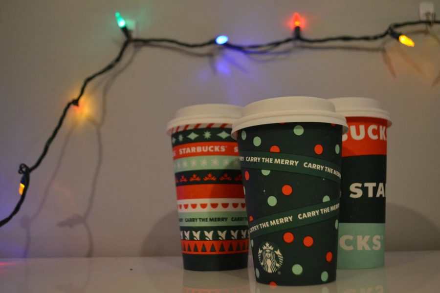 Starbucks holiday drinks are now available for a limited time in these holiday-themed cups.